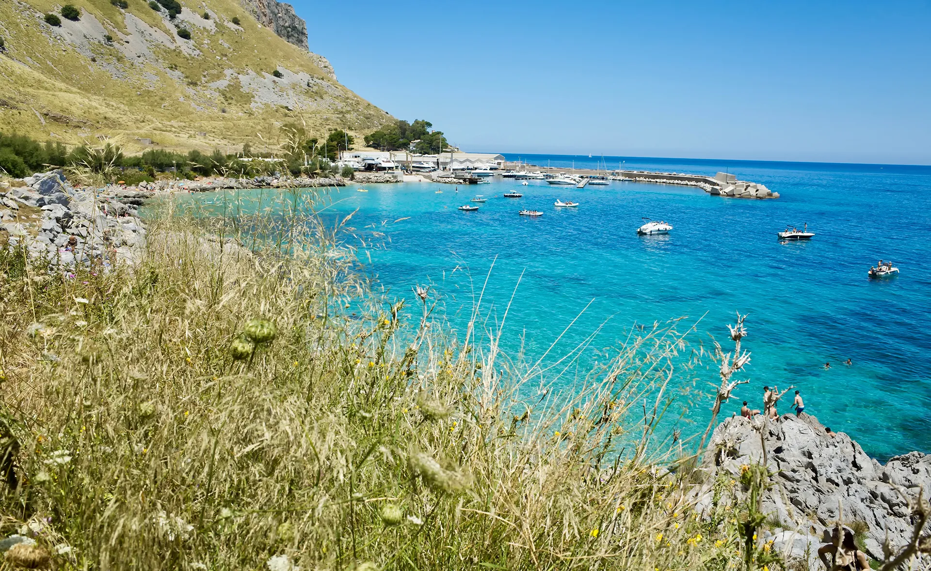 Il Classic Tour in gommone a Mondello e Capogallo è l’itinerario ideale per avvicinarsi all’esperienza Hyperboat e vivere il mare siciliano.