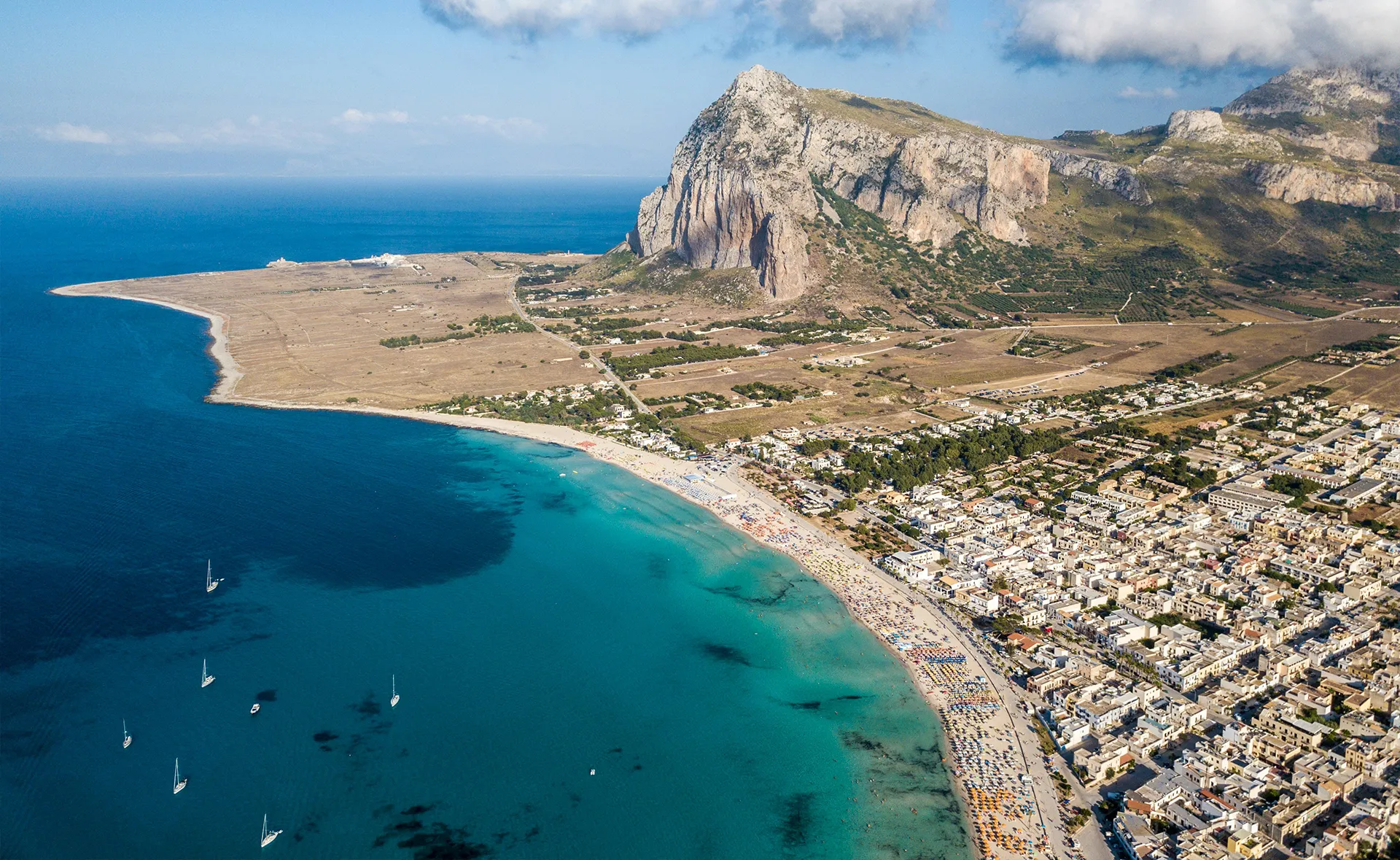 Un tour in barca da Palermo a San Vito Lo Capo è il modo migliore per ammirare una costa che il mondo intero ci invidia.
